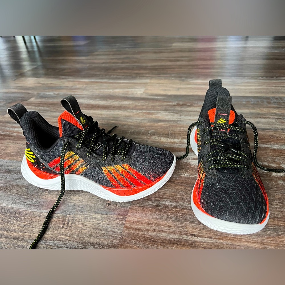 NWOT Under Armour Curry Flow 10 'Iron Sharpens Iron' Basketball Sneakers